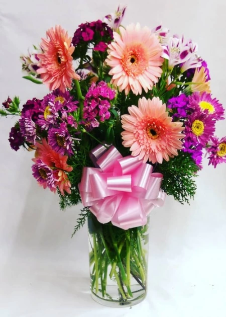 Florero con Gerberas, San Vicente y Dianthus