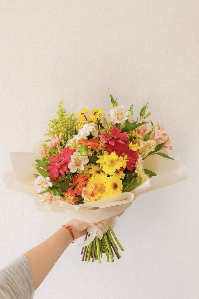 Ramo de Margaritas y flores surtidas 