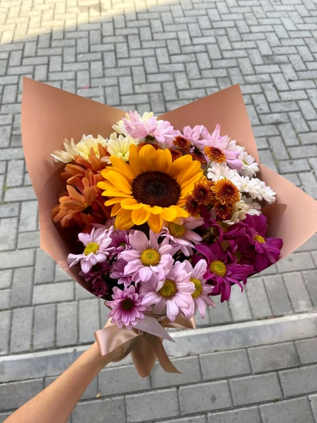 Ramo de margaritas y girasol