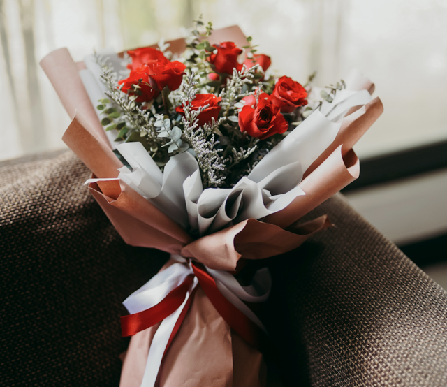 ramo de 23 rosas rojas