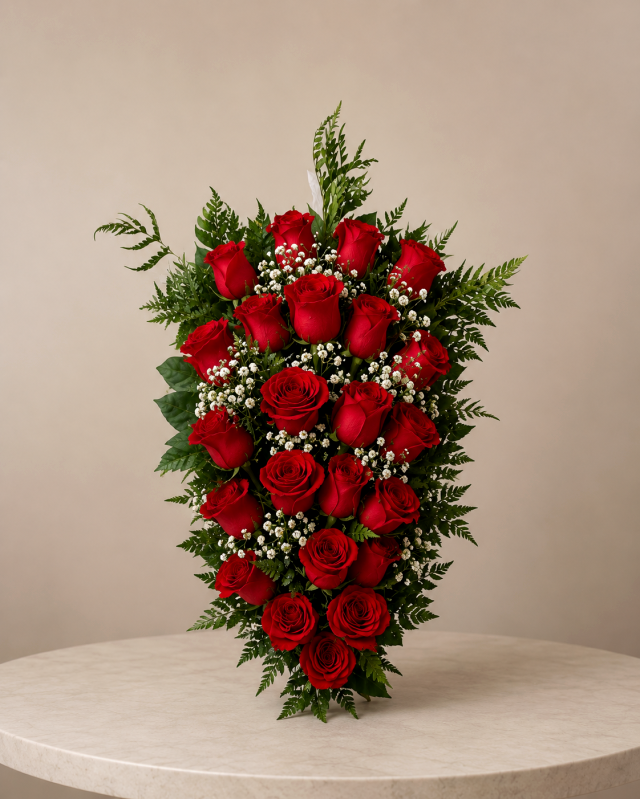 Arreglo de condolencias con rosas rojas