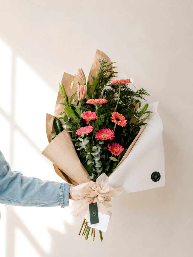 Ramo variado con gerberas y lilium