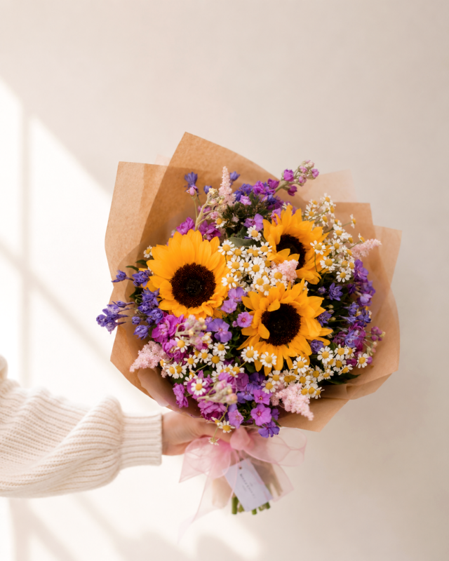 Ramo de girasoles y flores surtidas