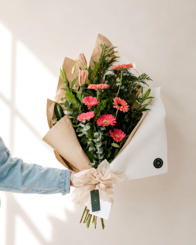 Ramo variado con gerberas y lilium