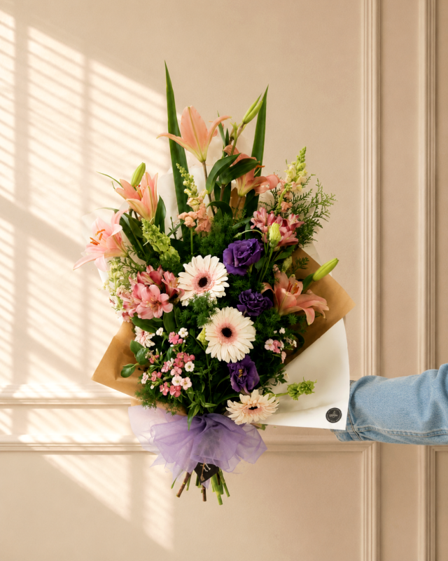Ramo abierto de gerberas, flores surtidas y lilium