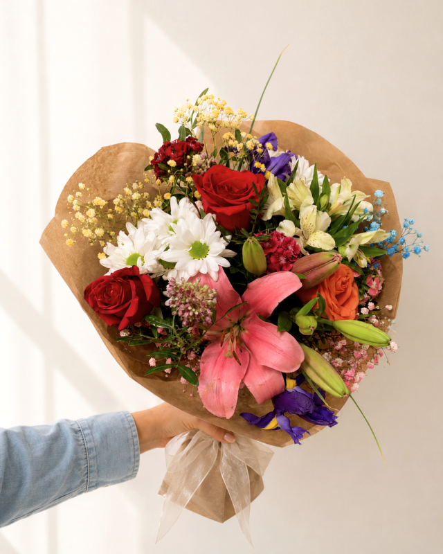 Ramo surtido con flores y rosas
