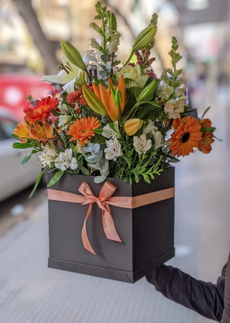 Caja con flores surtidas