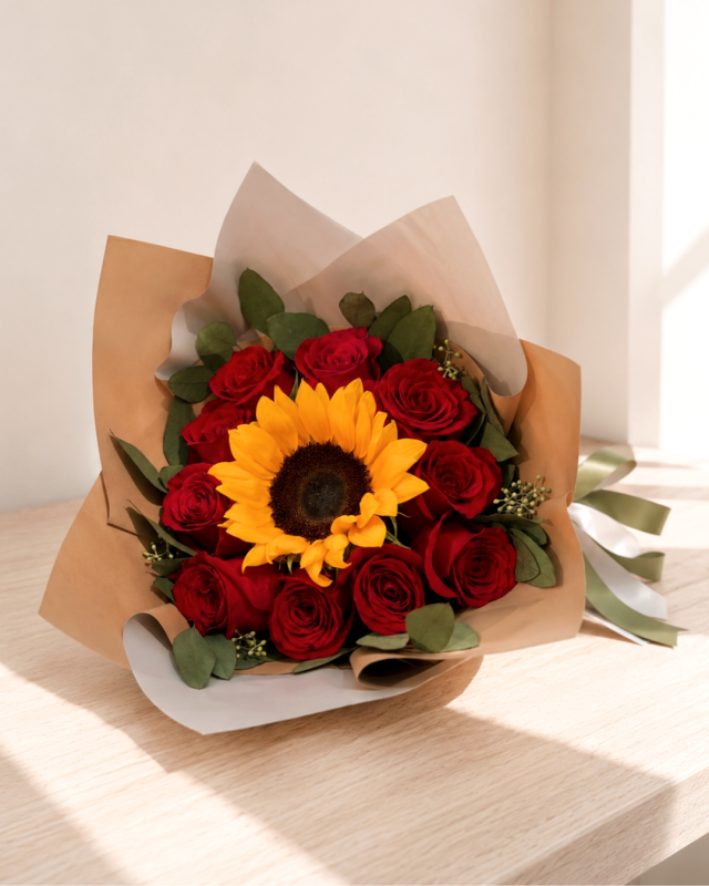 Ramo de 10 rosas y girasol