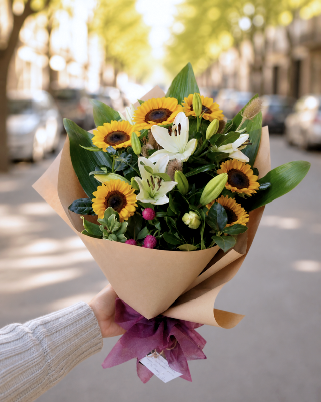 Ramo de 6 girasoles y lilium