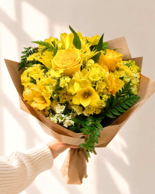 Ramo amarillo surtido con 4 rosas