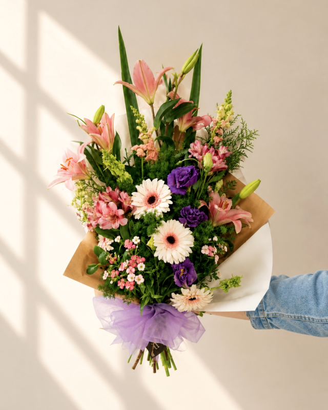 Ramo abierto de gerberas, flores surtidas y lilium