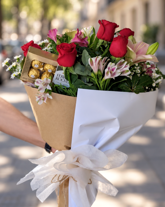 Rosas y lilium con bombones