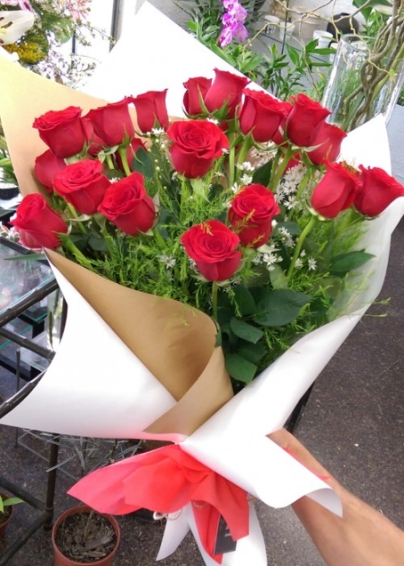 Ramo abierto con 20 rosas rojas